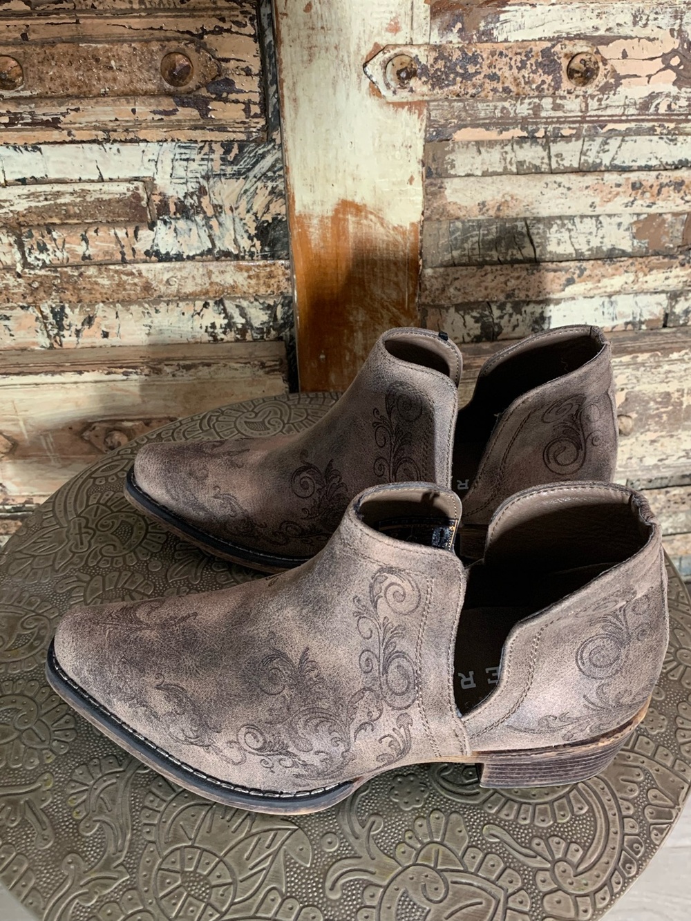 Women’s Roper Ava Distressed Brown Slip-On Ankle Western Boots, 9 - Picture 3 of 10